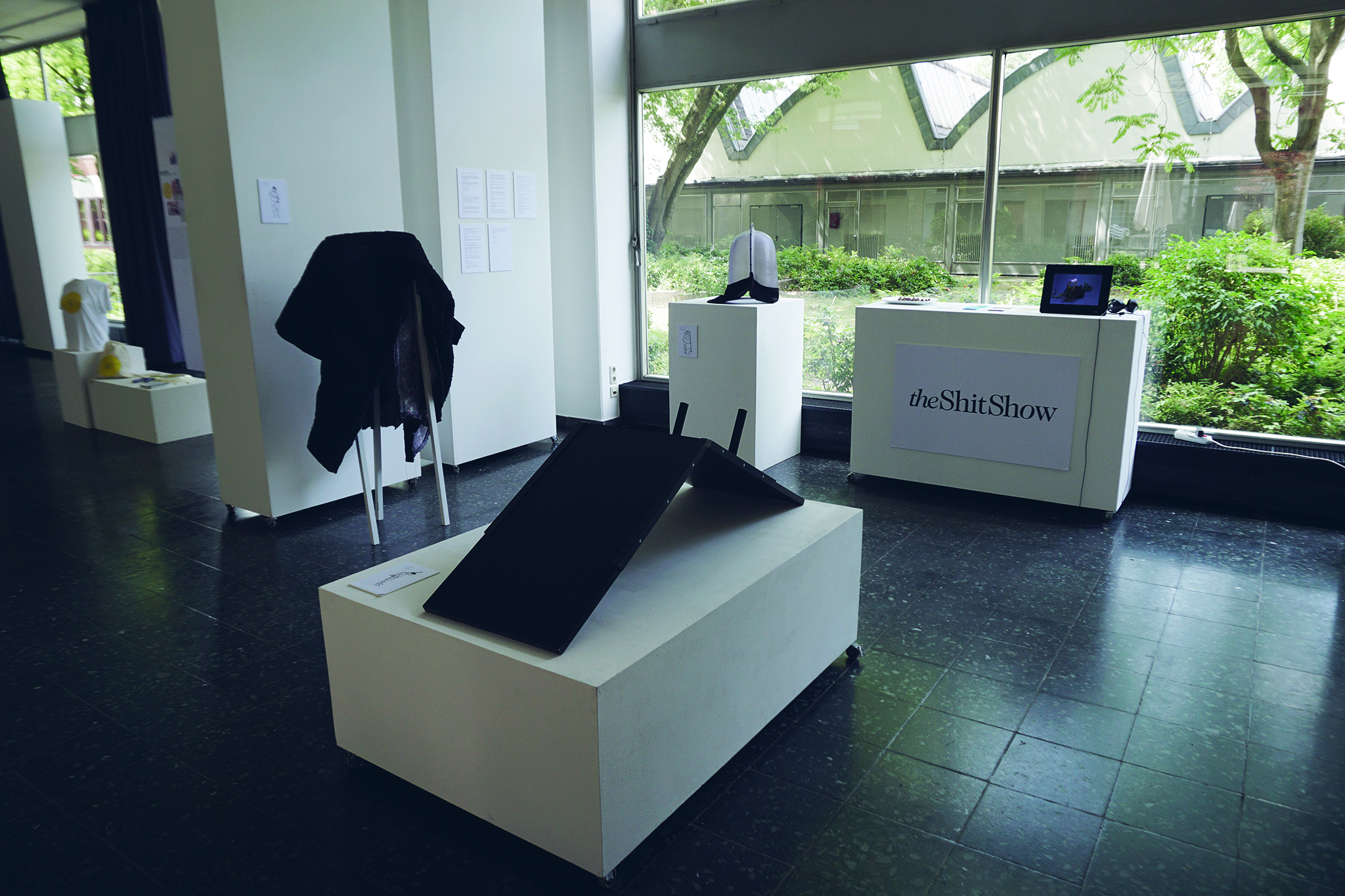 the-shitshow_pauline_schlautmann_omri_kaufmann_final_web_4